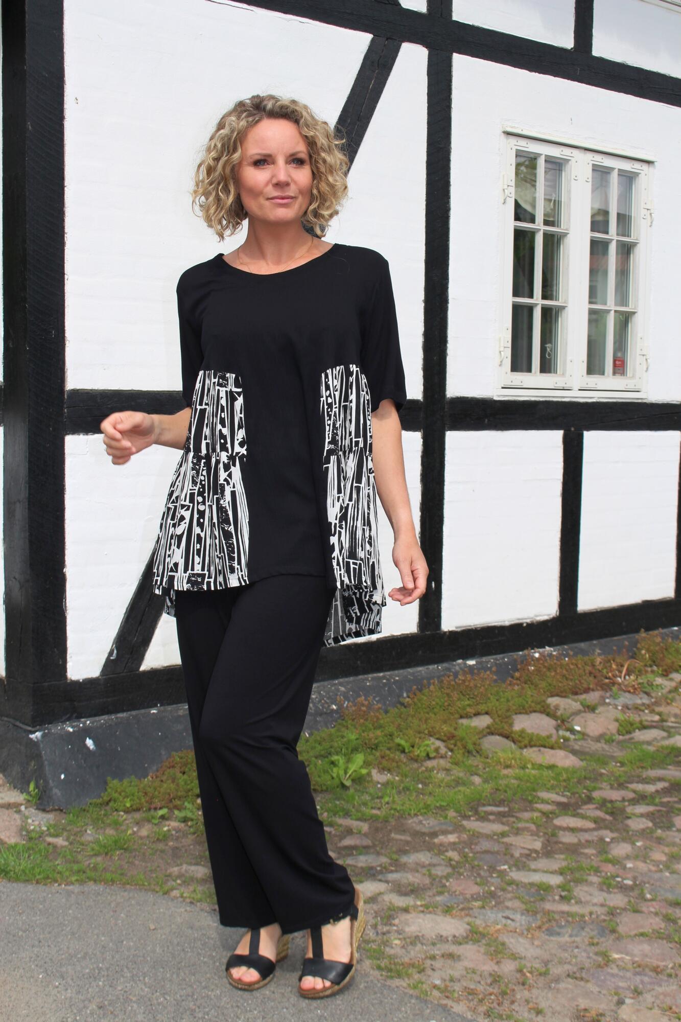 Blouse KT1845Pcom 2519 black Blouse KT1845Pcom 2519 black